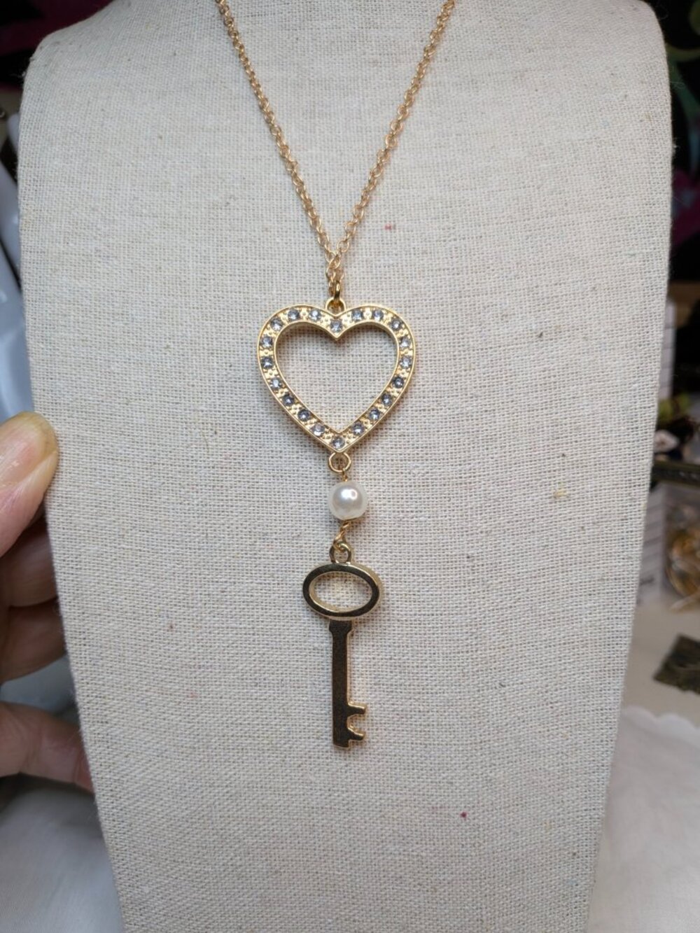 Gold Tone Rhinestone Heart & Key Pendant Necklace 26"